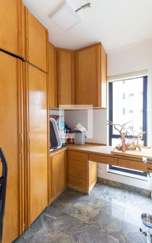 Apartamento à venda com 300m², 4 quartos e 4 vagas Apartamento à venda com 300m², 4 quartos e 4 vagasQuarto de Serviço
