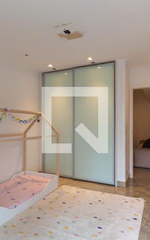 Apartamento à venda com 300m², 4 quartos e 4 vagas Apartamento à venda com 300m², 4 quartos e 4 vagasSuíte 3