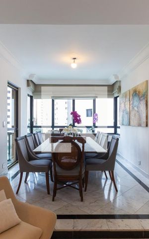 Apartamento à venda com 300m², 4 quartos e 4 vagas Apartamento à venda com 300m², 4 quartos e 4 vagasSala