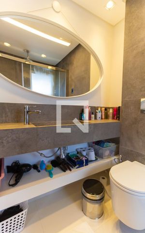 Apartamento à venda com 300m², 4 quartos e 4 vagas Apartamento à venda com 300m², 4 quartos e 4 vagasBanheiro Suíte 1