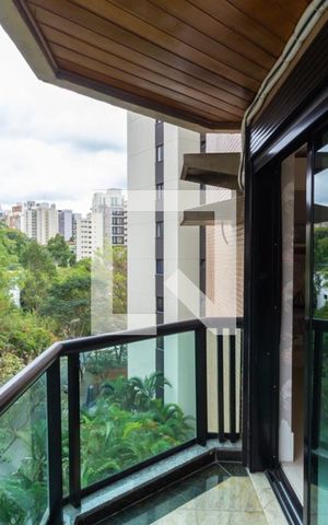 Apartamento à venda com 300m², 4 quartos e 4 vagas Apartamento à venda com 300m², 4 quartos e 4 vagasVaranda Suíte 1