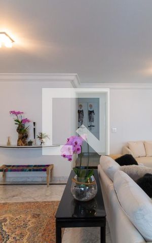 Apartamento à venda com 300m², 4 quartos e 4 vagas Apartamento à venda com 300m², 4 quartos e 4 vagasSala