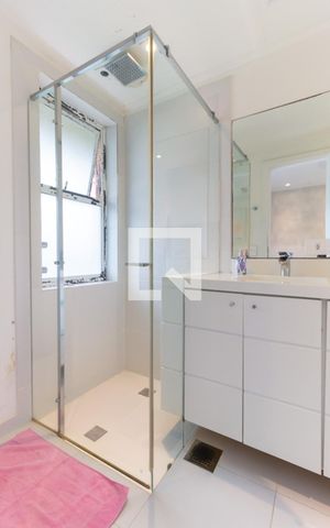 Apartamento à venda com 300m², 4 quartos e 4 vagas Apartamento à venda com 300m², 4 quartos e 4 vagasBanheiro Suíte 2