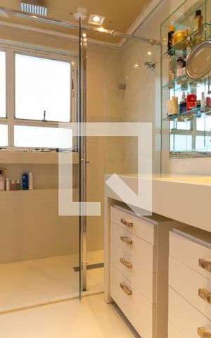 Apartamento à venda com 300m², 4 quartos e 4 vagas Apartamento à venda com 300m², 4 quartos e 4 vagasBanheiro Suíte 4