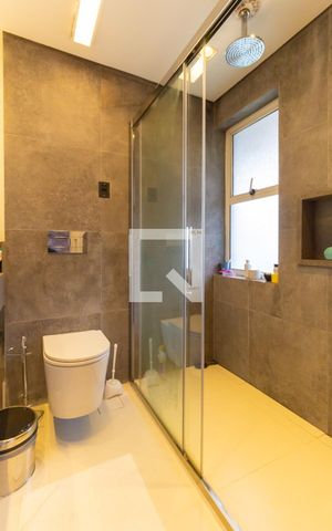 Apartamento à venda com 300m², 4 quartos e 4 vagas Apartamento à venda com 300m², 4 quartos e 4 vagasBanheiro Suíte 1