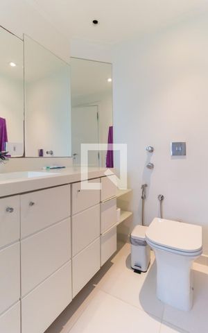 Apartamento à venda com 300m², 4 quartos e 4 vagas Apartamento à venda com 300m², 4 quartos e 4 vagasBanheiro Suíte 2