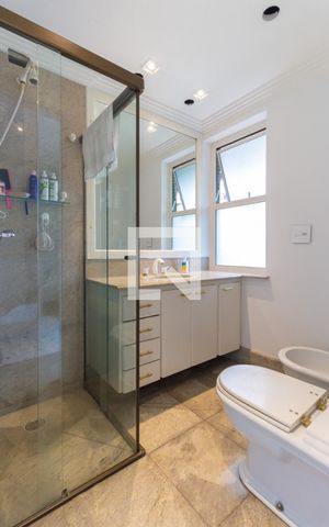 Apartamento à venda com 300m², 4 quartos e 4 vagas Apartamento à venda com 300m², 4 quartos e 4 vagasBanheiro Suíte 3