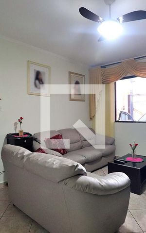 Casa à venda com 199m², 3 quartos e 2 vagasSala