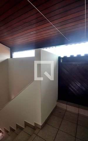 Casa à venda com 199m², 3 quartos e 2 vagasEscada
