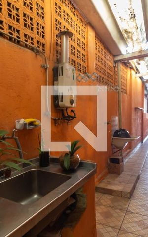 Casa à venda com 250m², 8 quartos e sem vaga Casa à venda com 250m², 8 quartos e sem vagaCorredor