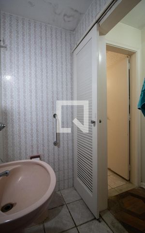 Apartamento à venda com 180m², 4 quartos e 1 vaga Apartamento à venda com 180m², 4 quartos e 1 vagaBanheiro social 2