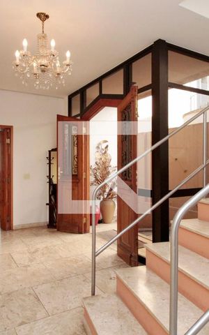 Casa à venda com 720m², 5 quartos e 5 vagasHall de entrada