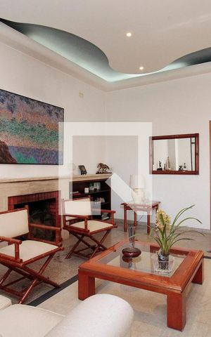 Casa à venda com 720m², 5 quartos e 5 vagasSala