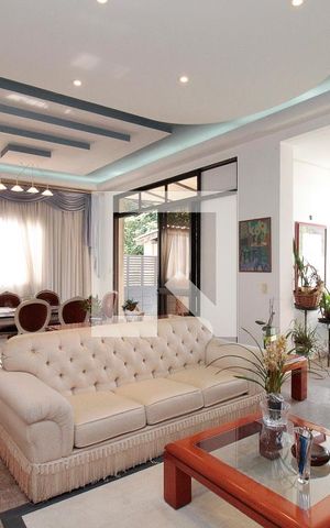 Casa à venda com 720m², 5 quartos e 5 vagasSala