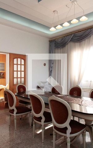 Casa à venda com 720m², 5 quartos e 5 vagasSala