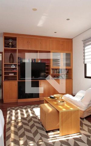 Casa à venda com 720m², 5 quartos e 5 vagasSala de TV