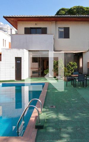 Casa à venda com 720m², 5 quartos e 5 vagasÁrea Externa