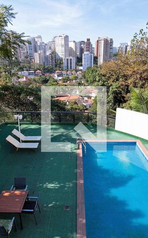 Casa à venda com 720m², 5 quartos e 5 vagasVista