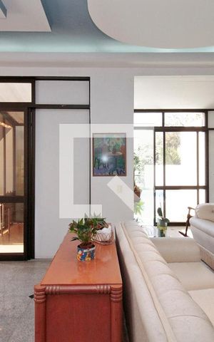 Casa à venda com 720m², 5 quartos e 5 vagasSala