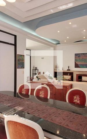 Casa à venda com 720m², 5 quartos e 5 vagasSala