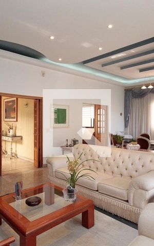 Casa à venda com 720m², 5 quartos e 5 vagasSala