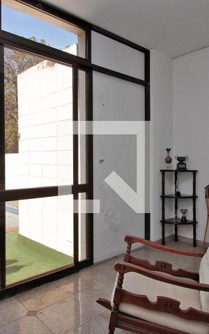 Casa à venda com 720m², 5 quartos e 5 vagasSala