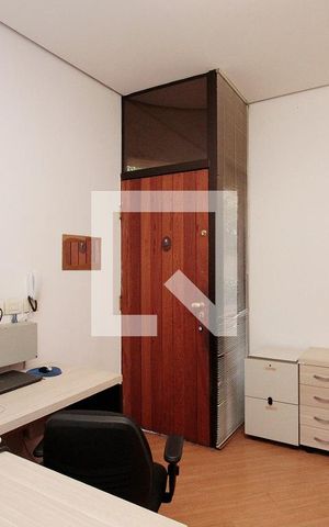 Casa à venda com 720m², 5 quartos e 5 vagasEscritório