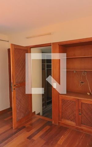 Casa de condomínio para alugar com 420m², 4 quartos e 5 vagas Casa de condomínio para alugar com 420m², 4 quartos e 5 vagasSuite 01