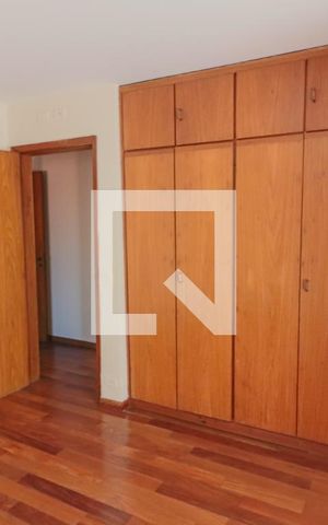 Casa de condomínio para alugar com 420m², 4 quartos e 5 vagas Casa de condomínio para alugar com 420m², 4 quartos e 5 vagasQuarto 4