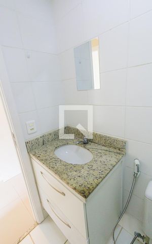 Apartamento para alugar com 79m², 2 quartos e 1 vaga Apartamento para alugar com 79m², 2 quartos e 1 vagaBanheiro Social/Quarto 1