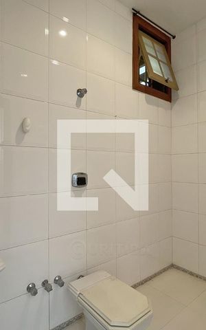 Casa de condomínio à venda com 950m², 4 quartos e 10 vagas Casa de condomínio à venda com 950m², 4 quartos e 10 vagasLavabo