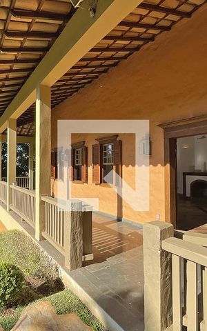 Casa de condomínio à venda com 950m², 4 quartos e 10 vagas Casa de condomínio à venda com 950m², 4 quartos e 10 vagasVaranda