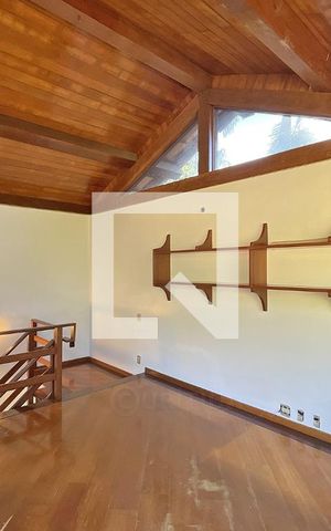 Casa de condomínio à venda com 950m², 4 quartos e 10 vagas Casa de condomínio à venda com 950m², 4 quartos e 10 vagasMezanino