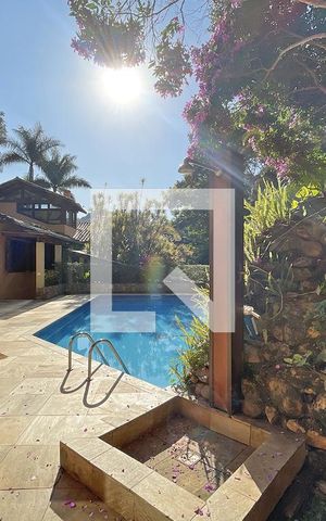 Casa de condomínio à venda com 950m², 4 quartos e 10 vagas Casa de condomínio à venda com 950m², 4 quartos e 10 vagasÁrea externa