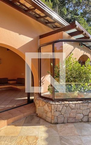 Casa de condomínio à venda com 950m², 4 quartos e 10 vagas Casa de condomínio à venda com 950m², 4 quartos e 10 vagasÁrea externa
