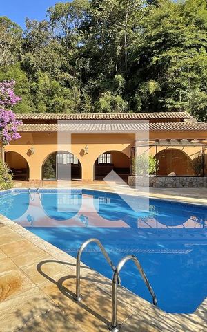 Casa de condomínio à venda com 950m², 4 quartos e 10 vagas Casa de condomínio à venda com 950m², 4 quartos e 10 vagasÁrea externa