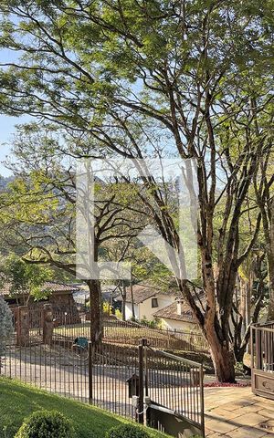 Casa de condomínio à venda com 950m², 4 quartos e 10 vagas Casa de condomínio à venda com 950m², 4 quartos e 10 vagasÁrea externa