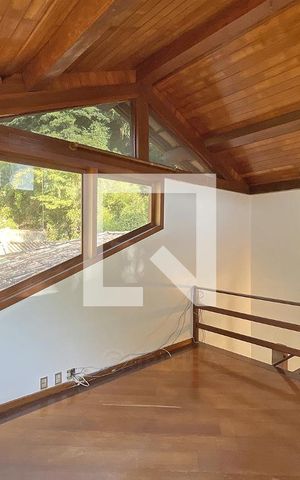 Casa de condomínio à venda com 950m², 4 quartos e 10 vagas Casa de condomínio à venda com 950m², 4 quartos e 10 vagasMezanino