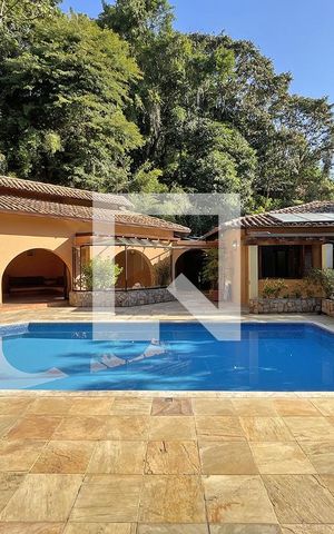 Casa de condomínio à venda com 950m², 4 quartos e 10 vagas Casa de condomínio à venda com 950m², 4 quartos e 10 vagasÁrea externa