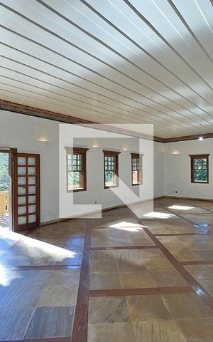 Casa de condomínio à venda com 950m², 4 quartos e 10 vagas Casa de condomínio à venda com 950m², 4 quartos e 10 vagasSala