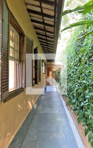 Casa de condomínio à venda com 950m², 4 quartos e 10 vagas Casa de condomínio à venda com 950m², 4 quartos e 10 vagasÁrea externa