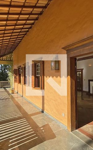 Casa de condomínio à venda com 950m², 4 quartos e 10 vagas Casa de condomínio à venda com 950m², 4 quartos e 10 vagasVaranda