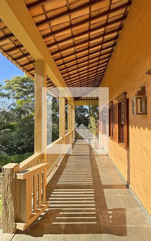 Casa de condomínio à venda com 950m², 4 quartos e 10 vagas Casa de condomínio à venda com 950m², 4 quartos e 10 vagasVaranda