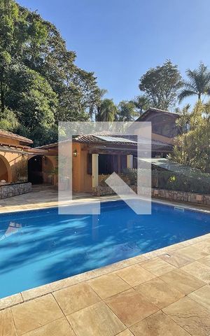 Casa de condomínio à venda com 950m², 4 quartos e 10 vagas Casa de condomínio à venda com 950m², 4 quartos e 10 vagasÁrea externa