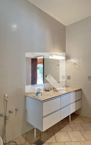 Casa de condomínio à venda com 950m², 4 quartos e 10 vagas Casa de condomínio à venda com 950m², 4 quartos e 10 vagasBanheiro