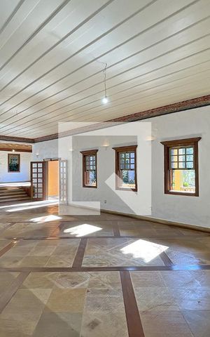 Casa de condomínio à venda com 950m², 4 quartos e 10 vagas Casa de condomínio à venda com 950m², 4 quartos e 10 vagasSala