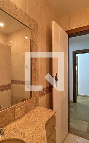 Casa de condomínio à venda com 950m², 4 quartos e 10 vagas Casa de condomínio à venda com 950m², 4 quartos e 10 vagasBanheiro suíte 2