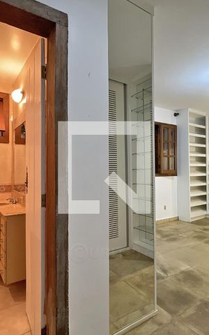 Casa de condomínio à venda com 950m², 4 quartos e 10 vagas Casa de condomínio à venda com 950m², 4 quartos e 10 vagasSuíte 2
