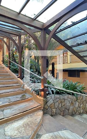 Casa de condomínio à venda com 950m², 4 quartos e 10 vagas Casa de condomínio à venda com 950m², 4 quartos e 10 vagasÁrea externa