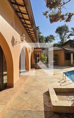Casa de condomínio à venda com 950m², 4 quartos e 10 vagas Casa de condomínio à venda com 950m², 4 quartos e 10 vagasÁrea externa